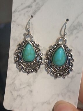 ♥️G 5/$20 Turquoise and Silver Dangle Earrings